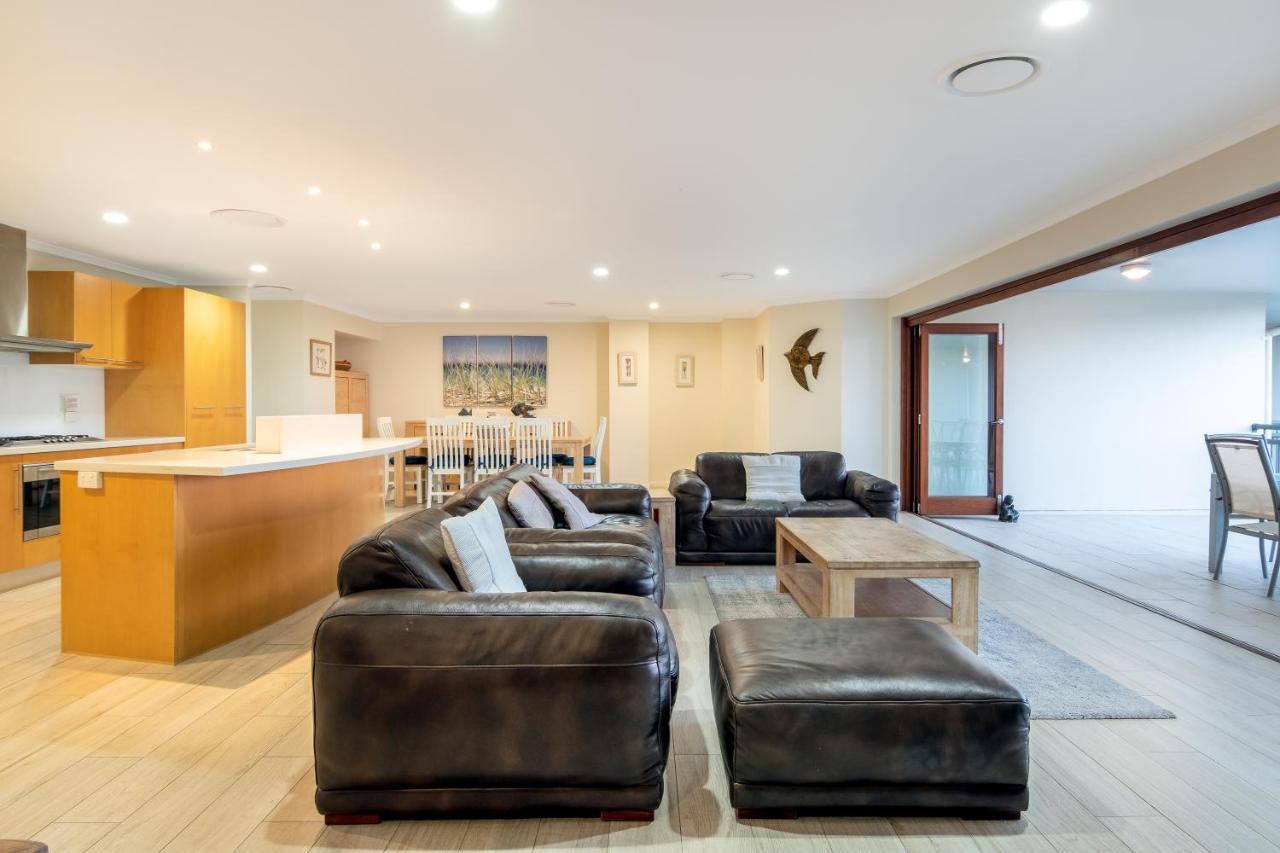 The Village Holiday Apartments At Burleigh Heads Gold Coast Exterior photo