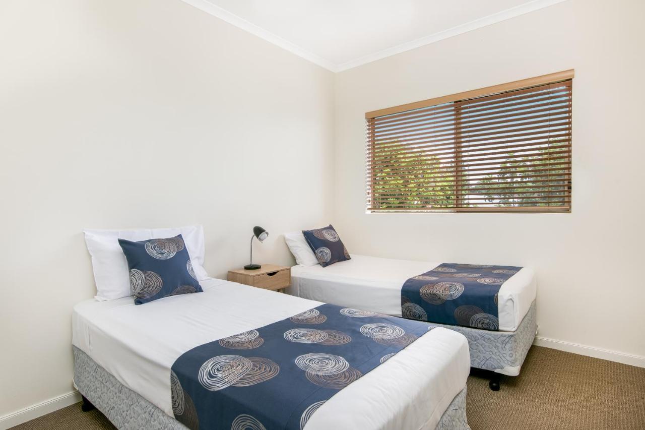 The Village Holiday Apartments At Burleigh Heads Gold Coast Exterior photo