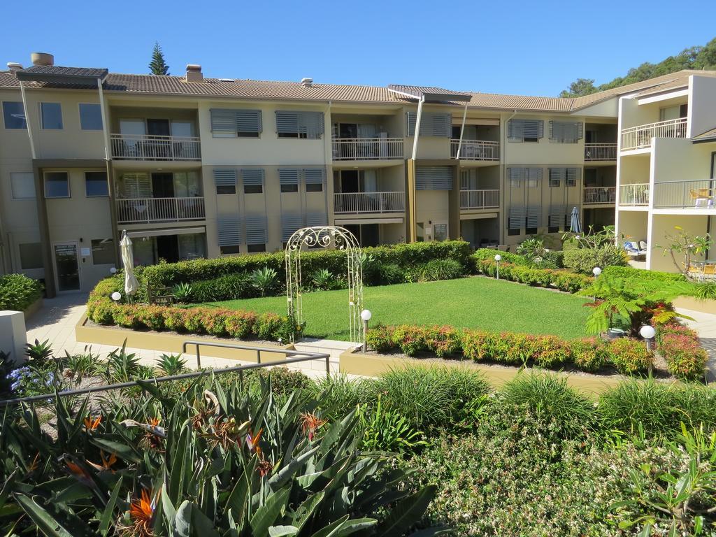 The Village Holiday Apartments At Burleigh Heads Gold Coast Exterior photo